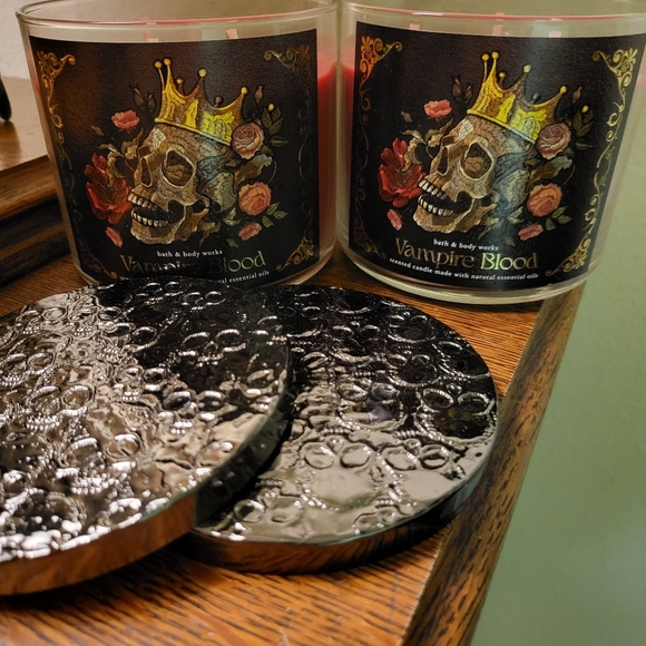 NEW LOT OF 2 Halloween Vampire Blood 3-Wick Candles  Bath & Body Works 2023 Rare - Picture 4 of 8
